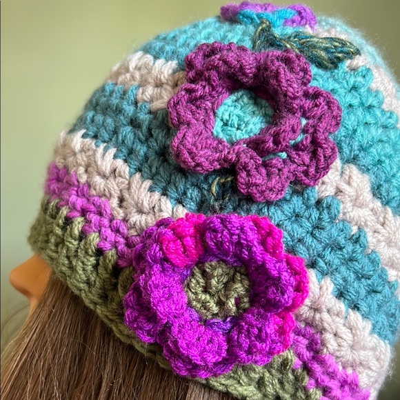 Handmade Crochet Beanie medium soft mandala acrylic yarn new - Picture 2 of 10